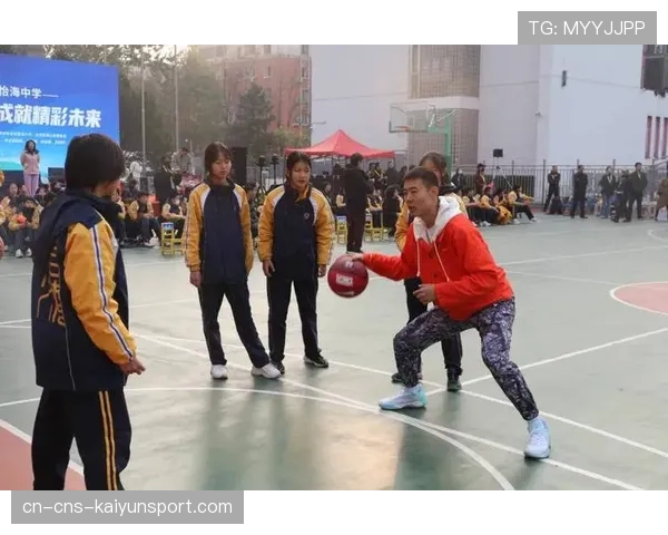 CBA“走进校园”活动启动,球星赴多所中小学指导篮球训练 CBA“走进校园”活动启动,球星赴多所中小学指导篮球训练